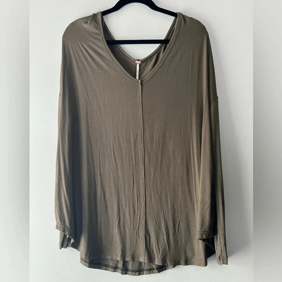 Free People army green, oversized top with ribbed tight sleeves size small S NWT - Picture 1 of 7